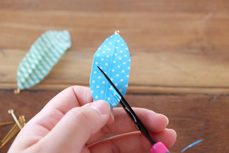 feather-made-of-masking-tape-5